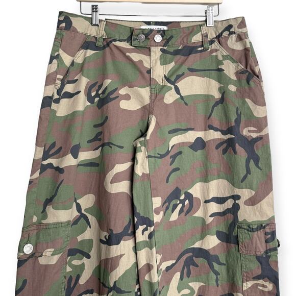 Almost Famous Wide Leg Camouflage Stretch Cotton Cargo Pants Women's Size XL - Picture 3 of 10